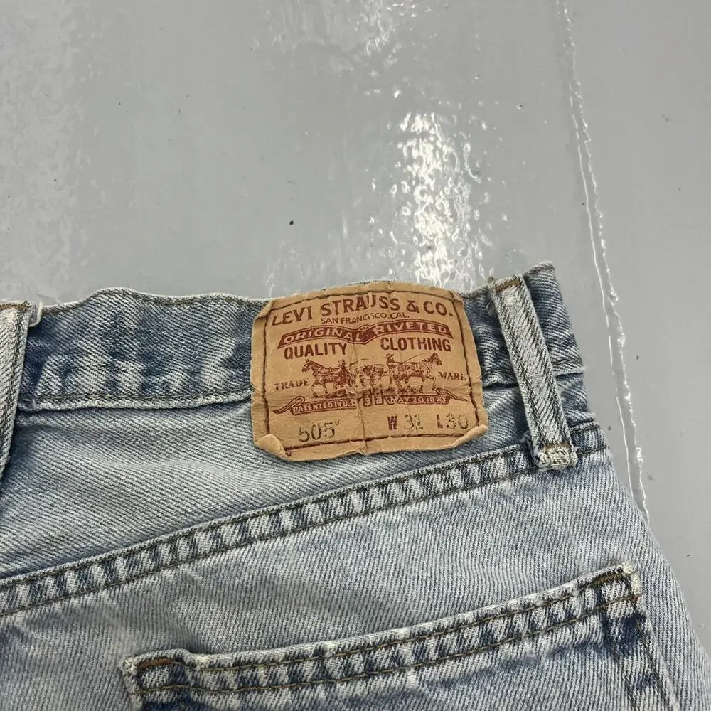 Levis measurements waist